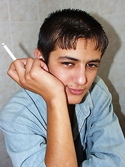 Amateur straight boy jerking off before camera - jackoff,masturbation,amateurs,solo,straight,twinks,uncut,brunette