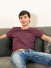 Alvaro Rivers - 
					softcore,shaved,solo,twinks,erotic,brown hair,jeans
				