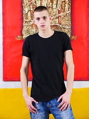 Tim Law - 
					softcore,shaved,solo,twinks,erotic,brown hair,jeans
				